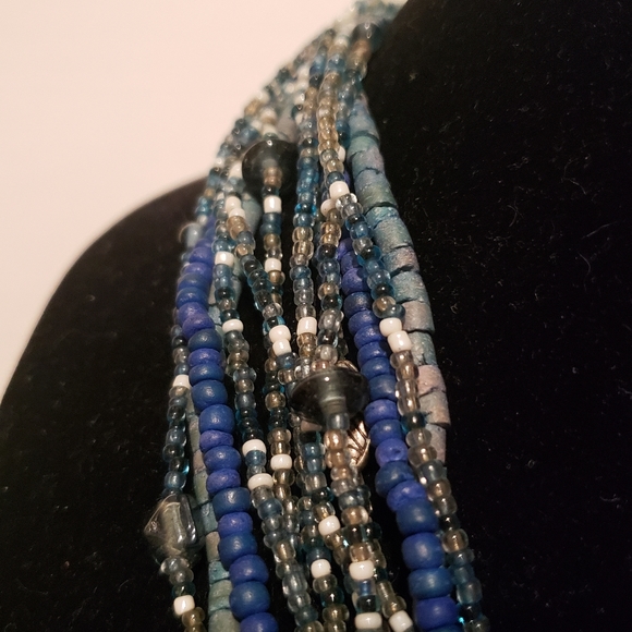 Blue seed and silver tone layered necklace - Picture 4 of 9